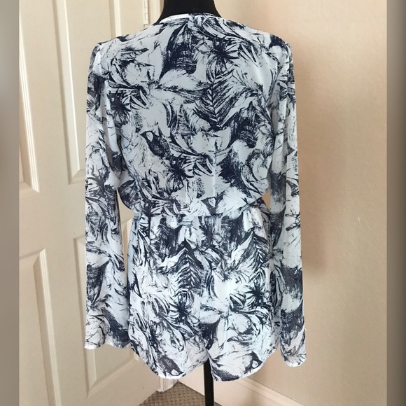 Loose fitted blue n white summer romper! - Picture 3 of 7